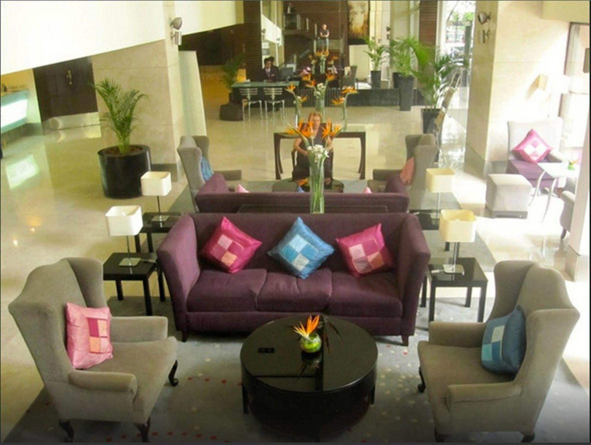 Royal Orchid Central Bangalore, Mg Road Buitenkant foto