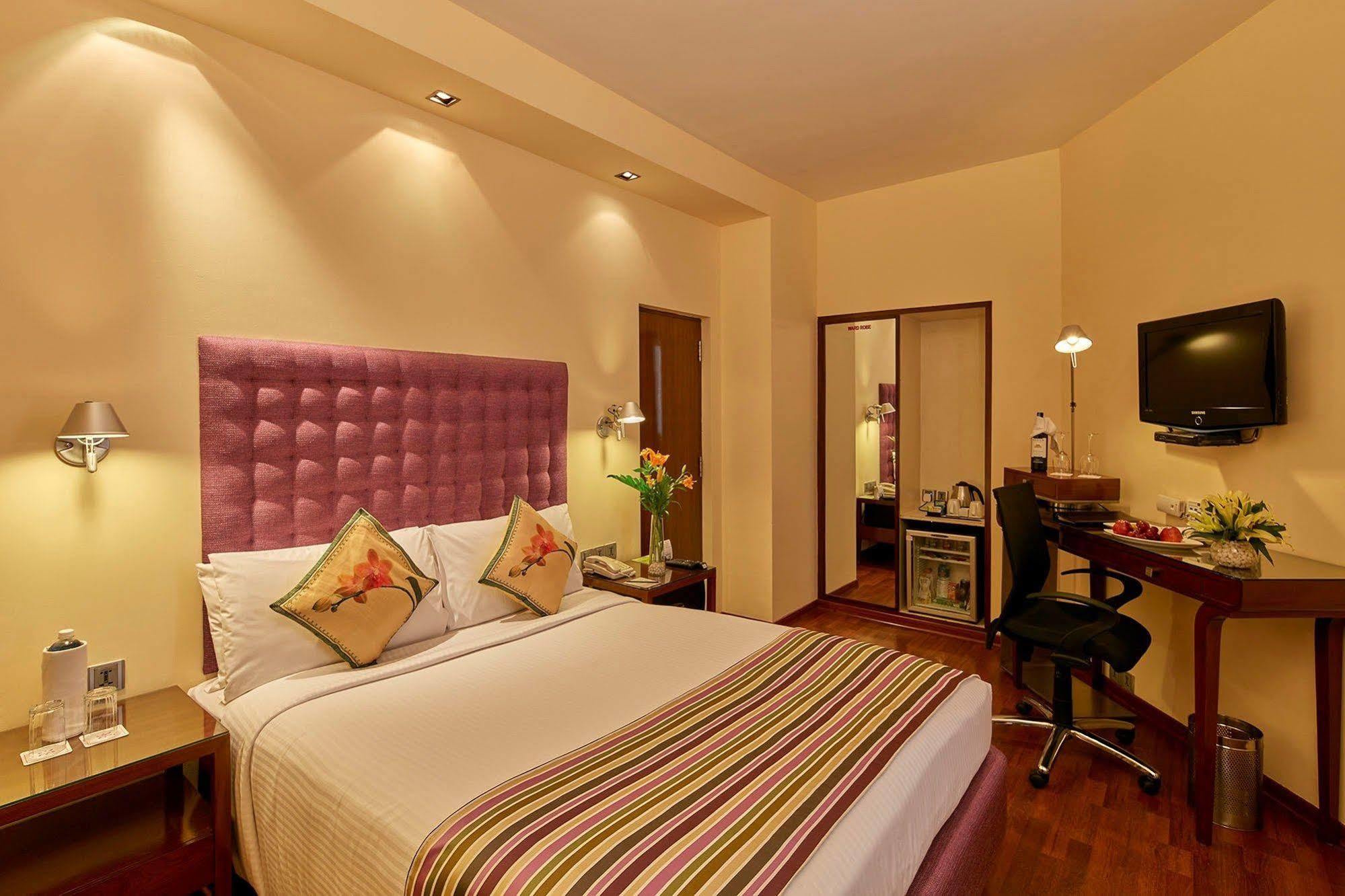 Royal Orchid Central Bangalore, Mg Road Buitenkant foto
