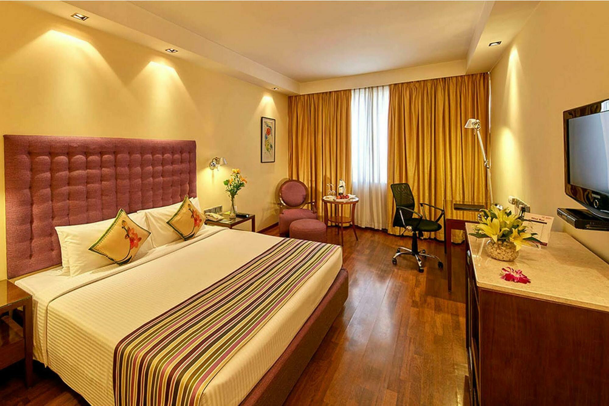Royal Orchid Central Bangalore, Mg Road Buitenkant foto